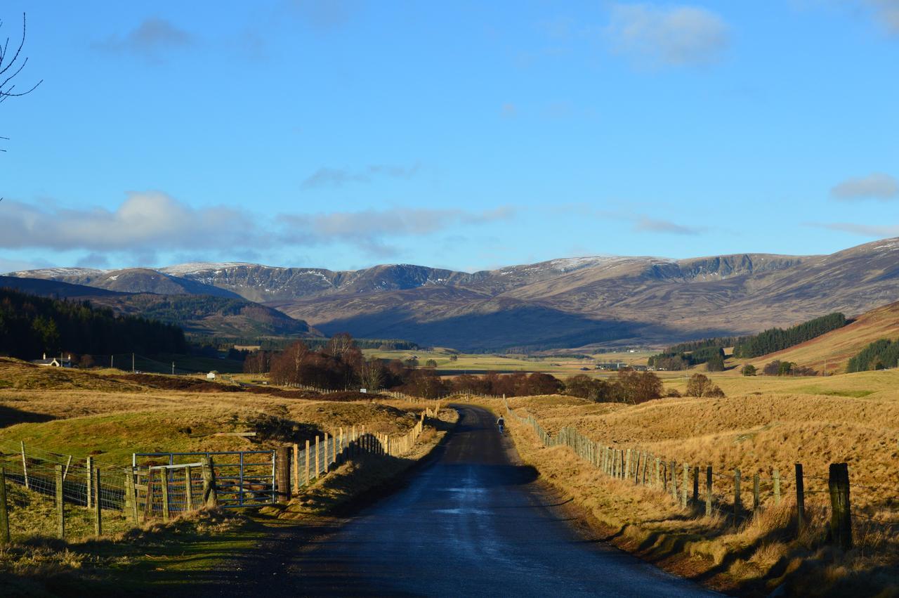 Glen Clova Hotel & Luxury Lodges Millton of Clova Екстериор снимка